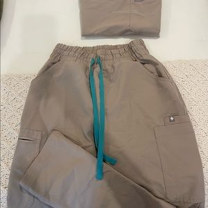 Boulder Yola High Waisted Scrub Pants & Catarina One Pocket Scrub Top